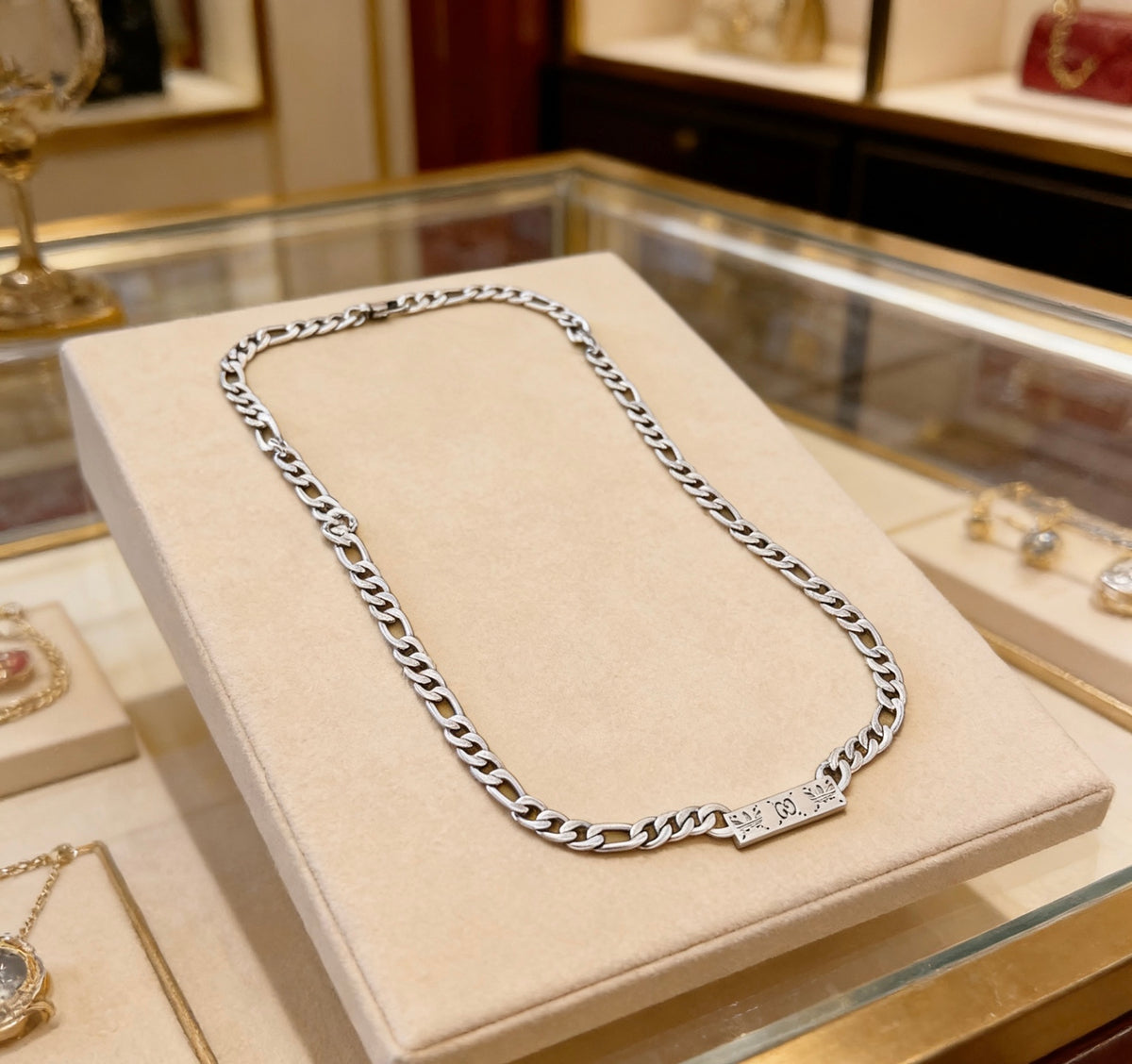 Double-G Emblem Pendant Necklace in Silver-Tone – Vintage Detail – Design 014 main product view