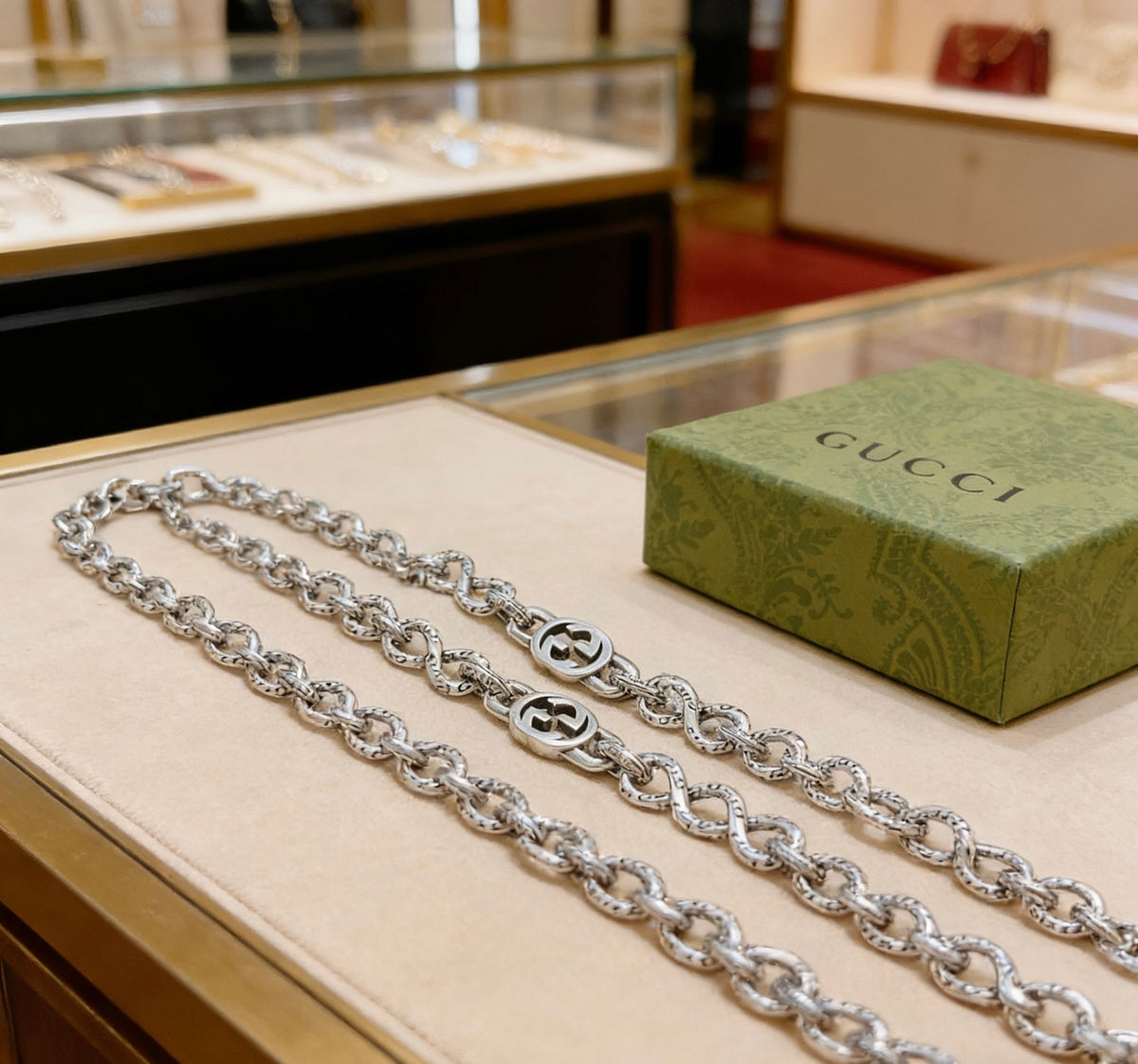 Chain Pendant Necklace in Polished Metal-Tone – Design 001 side detail