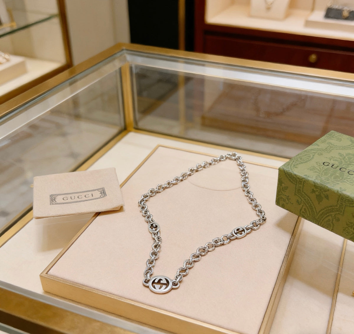 Chain Pendant Necklace in Polished Metal-Tone – Design 001 detail view