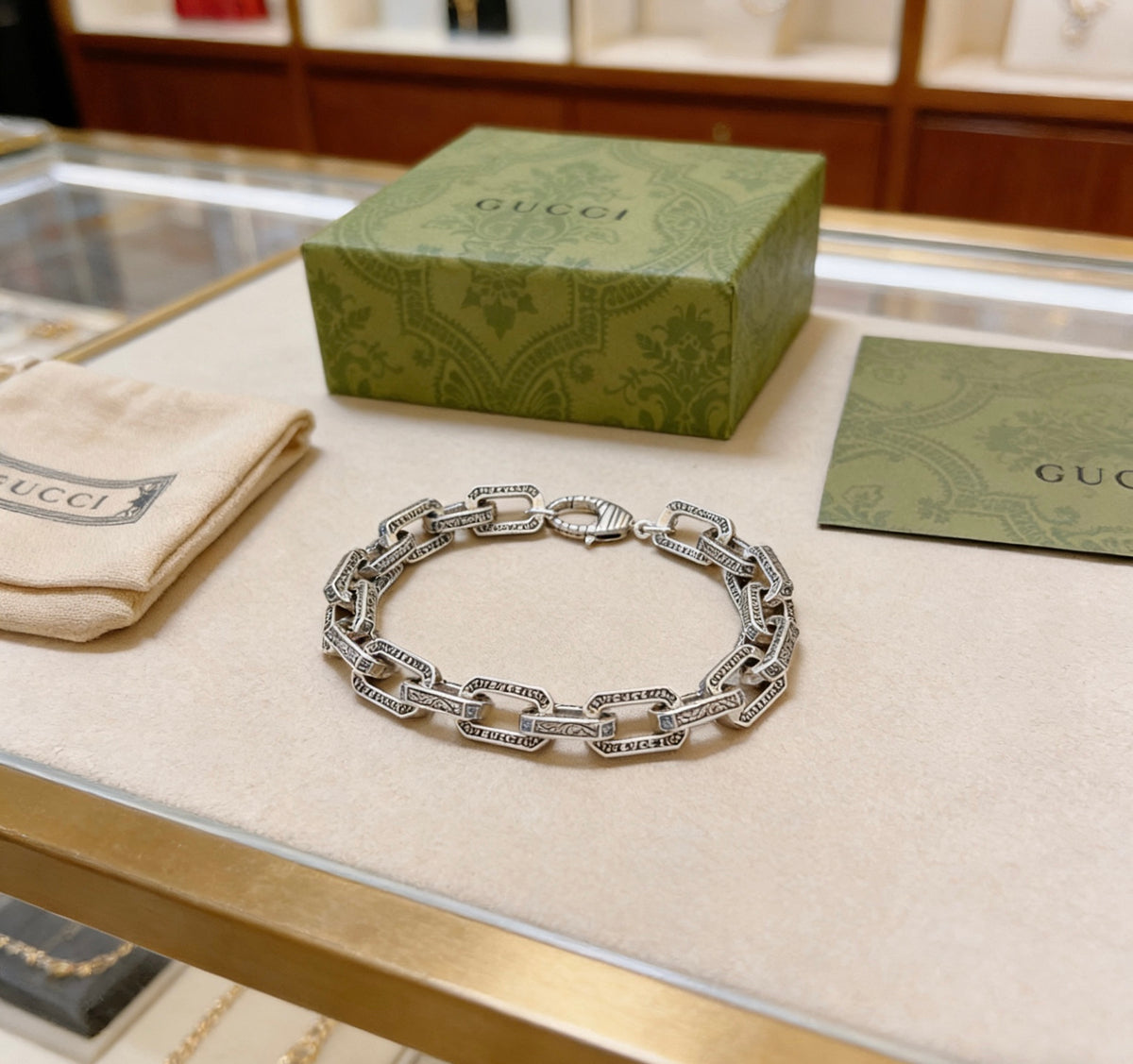 Floral Bracelet in Polished Metal-Tone – Design 005 side detail