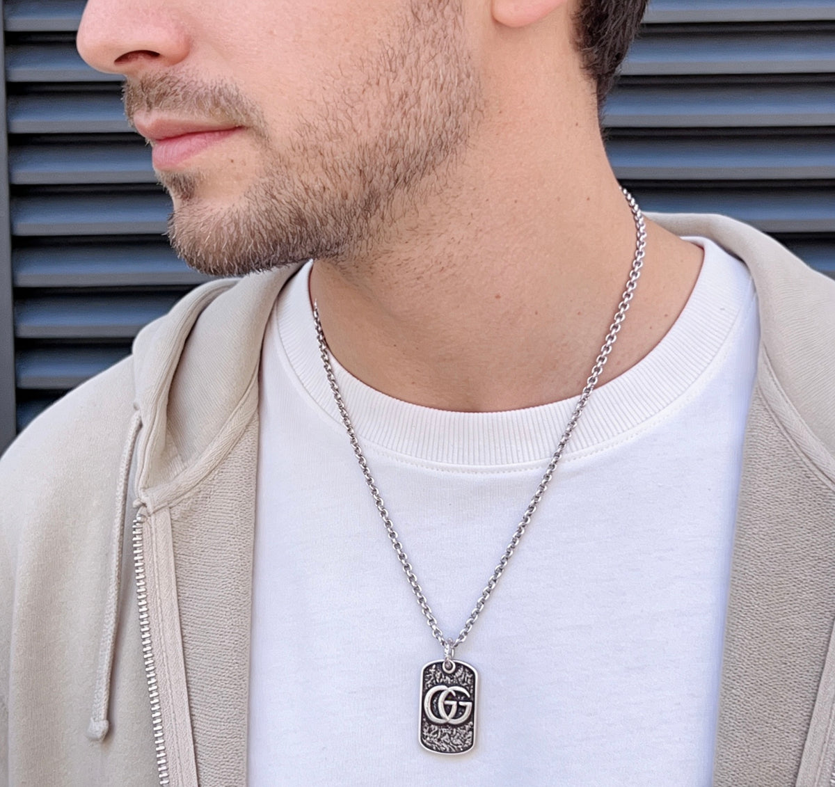 Double-G Emblem Pendant Necklace in Silver-Tone – Vintage Detail – Design 013 close-up detail