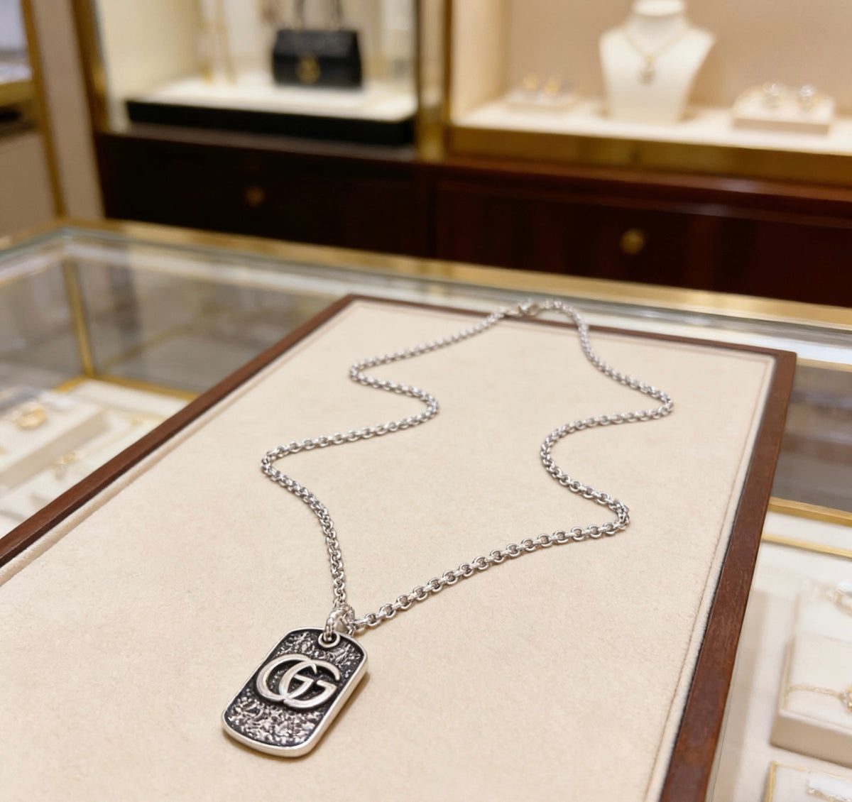Double-G Emblem Pendant Necklace in Silver-Tone – Vintage Detail – Design 013 main product view