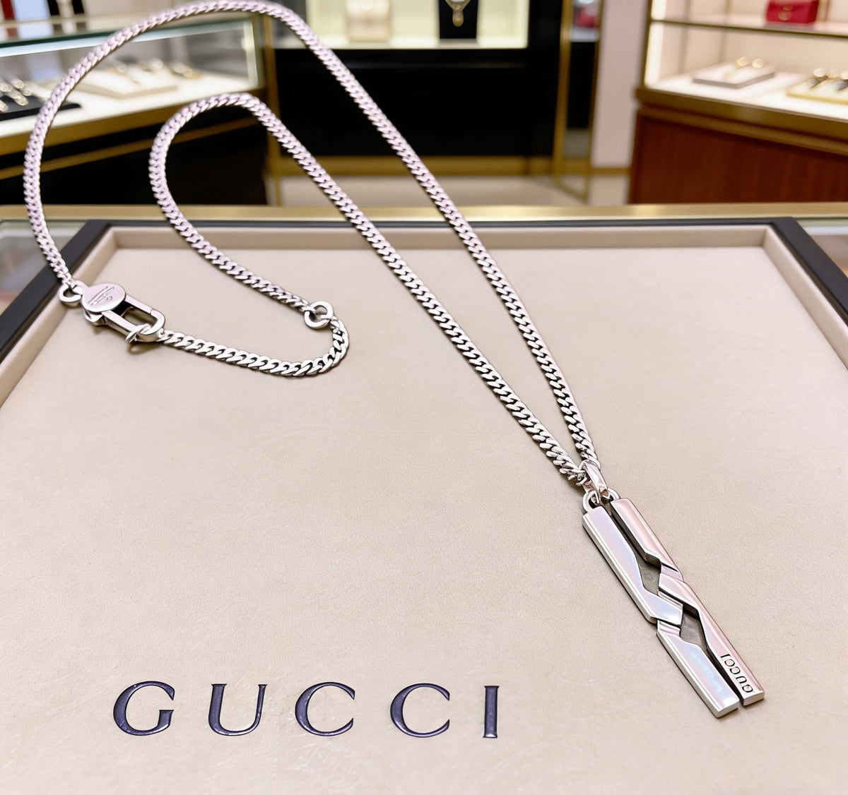 Double-G Emblem Pendant Necklace in Silver-Tone – Vintage Detail – Design 011 close-up detail