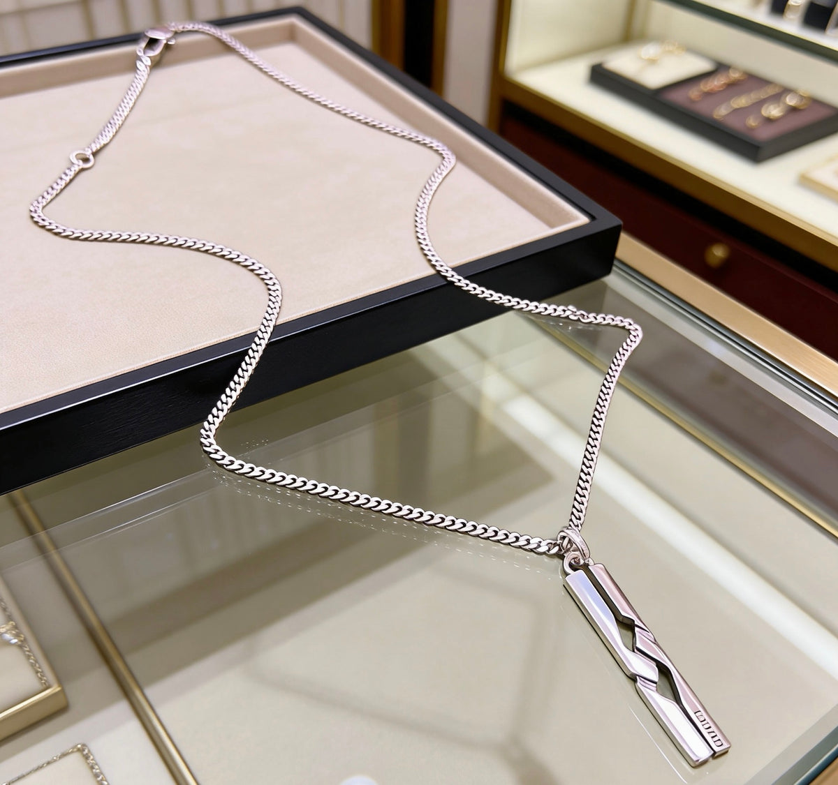 Double-G Emblem Pendant Necklace in Silver-Tone – Vintage Detail – Design 011 main product view