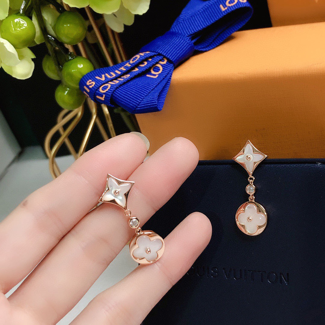 Clover Stud Earrings in Rose-Gold-Tone – Rose Gold Detail – Design 002 styled product view