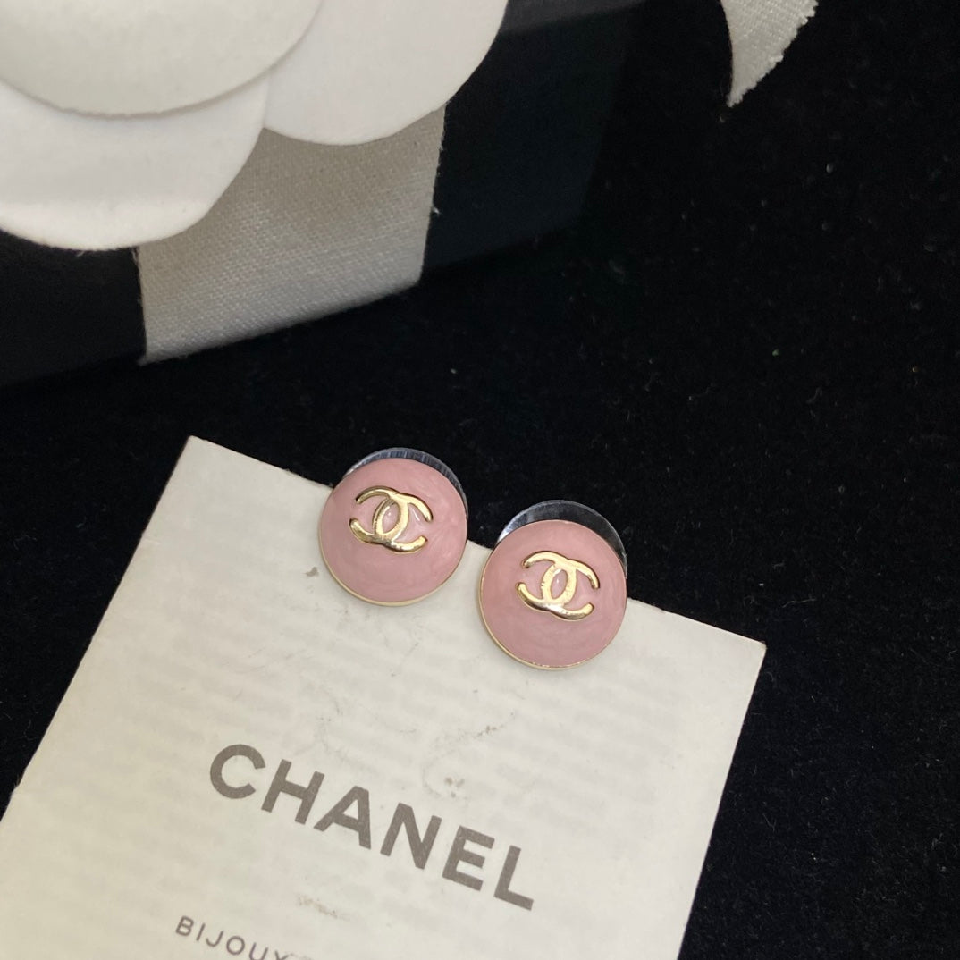 Round Stud Earrings in Polished Metal-Tone – Pink Detail close-up detail