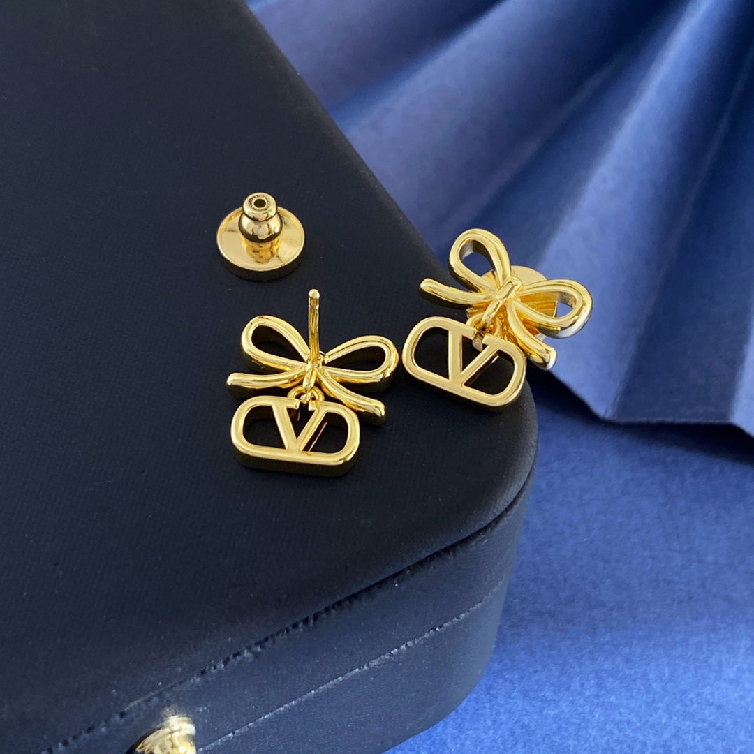 V Emblem Polished Stud Earrings – Design 03 main product view