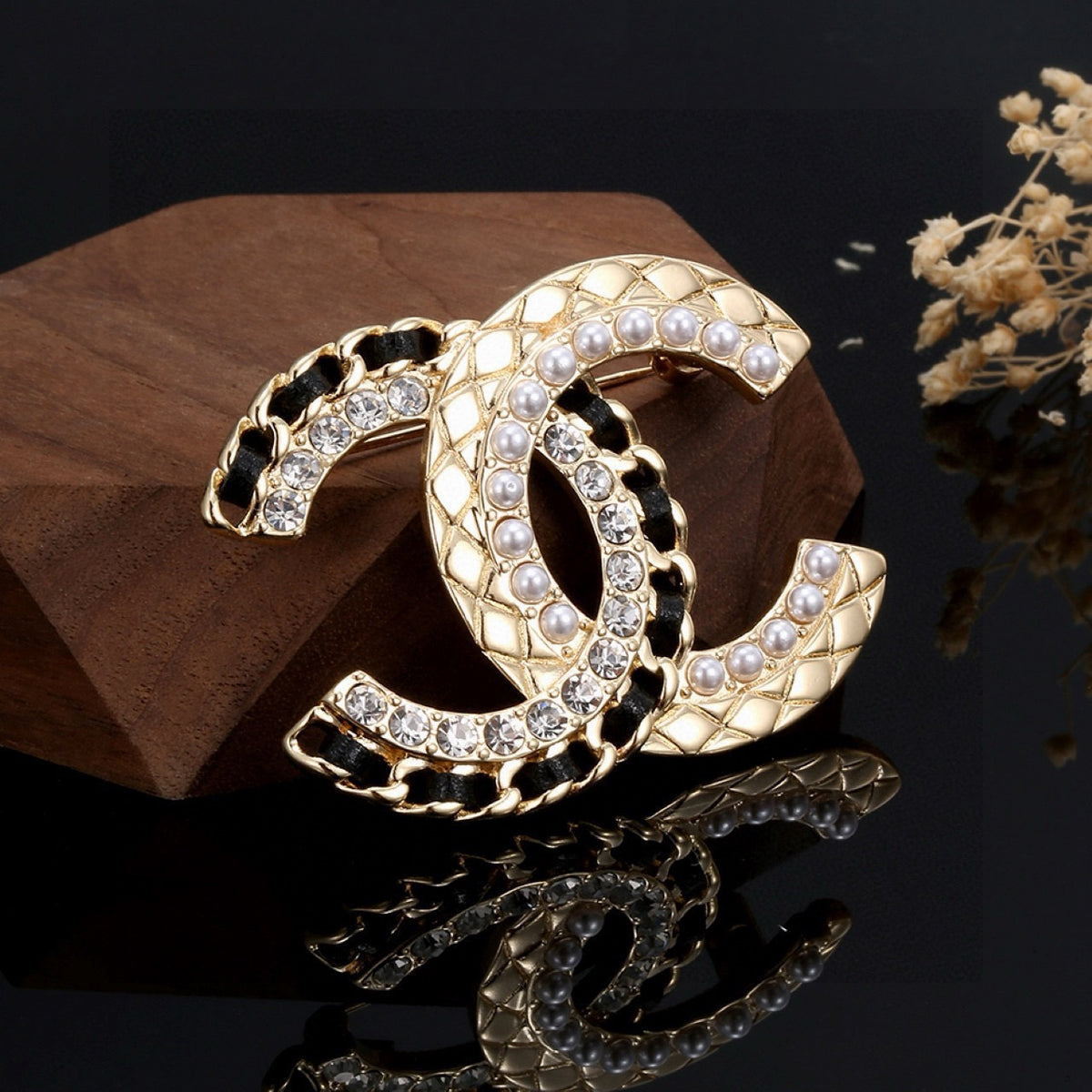 Signature Emblem Brooch in Gold-Tone – Black Detail – Design 002 close-up detail