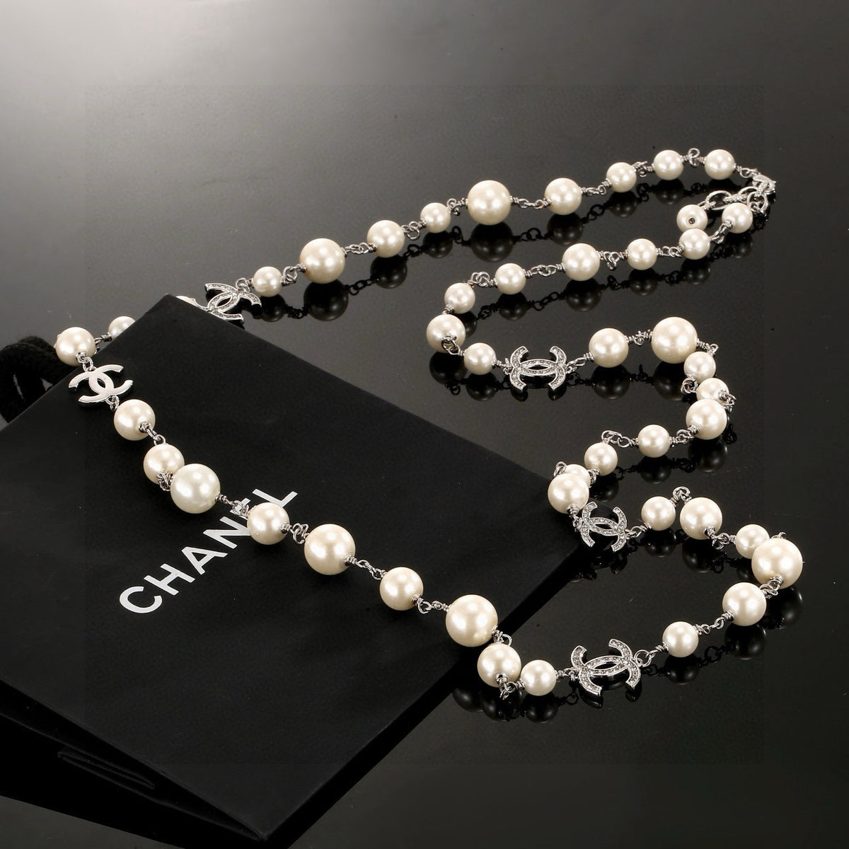 Pearl Pearl-Detail Pendant Necklace – Pearl Detail – Design 021 front product view