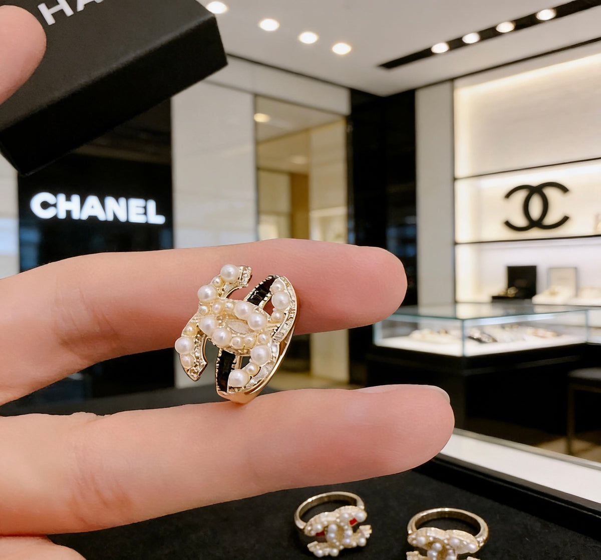 Pearl Statement Ring in Polished Metal-Tone – Pearl Detail – Design 002 front product view