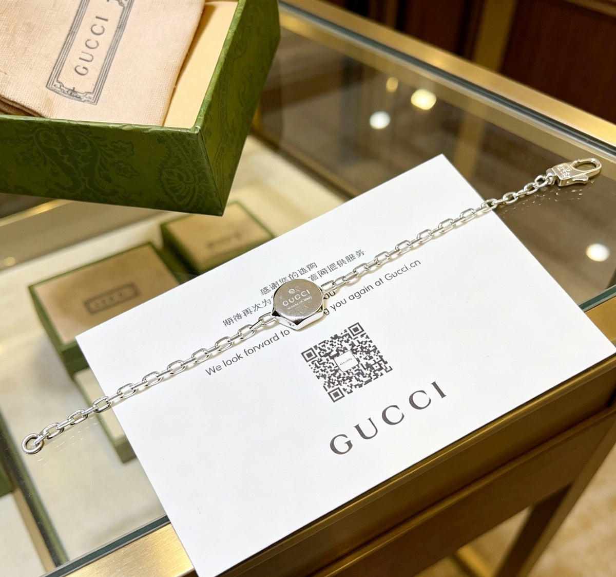 Double-G Emblem Bracelet in Polished Metal-Tone – Vintage Detail – Design 004 detail view