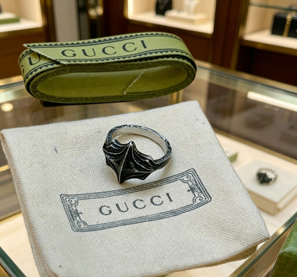 Double-G Emblem Statement Ring in Polished Metal-Tone – Design 002 side detail