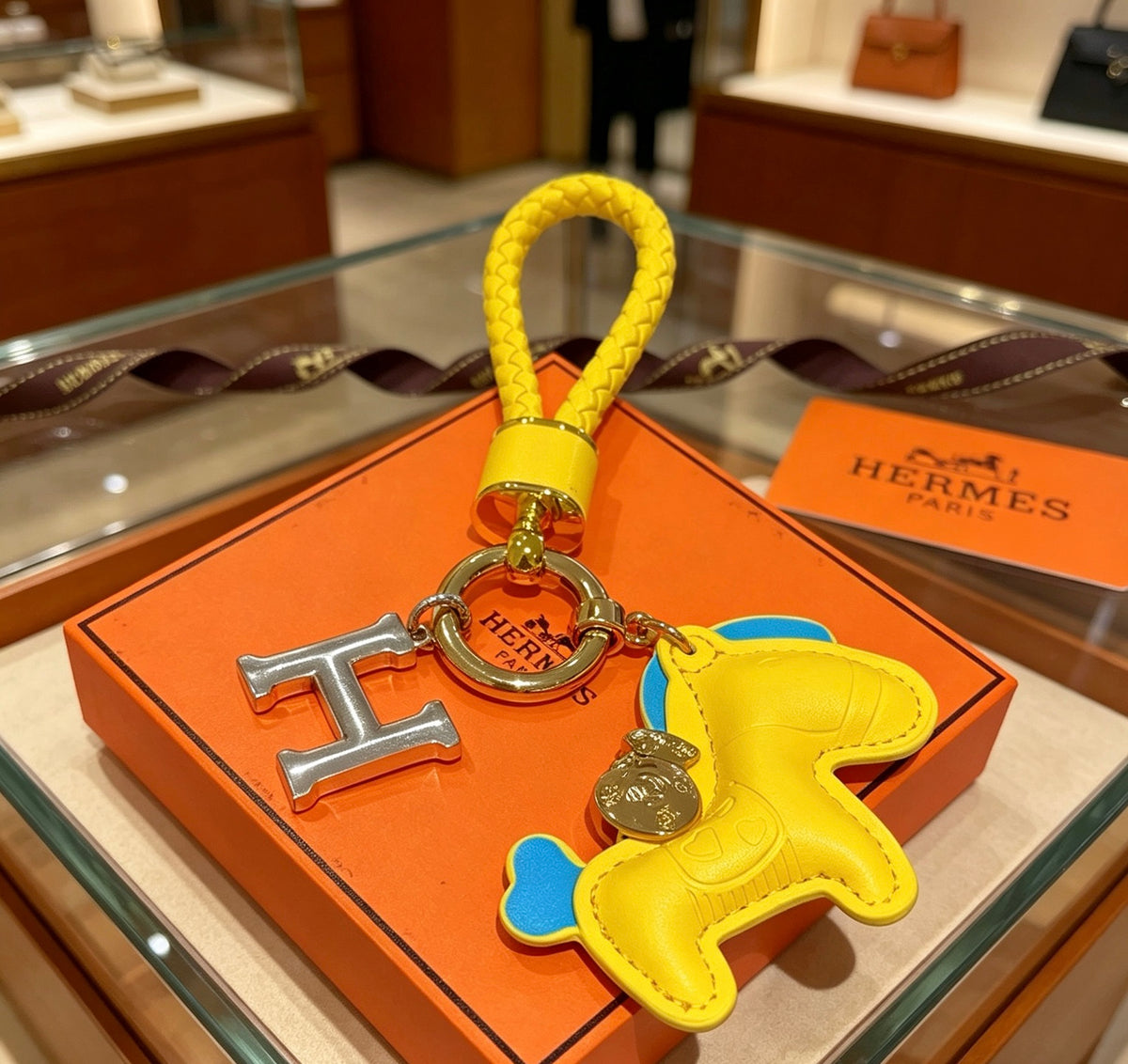 Horse Keychain in Silver-Tone – Design 019 styled product view