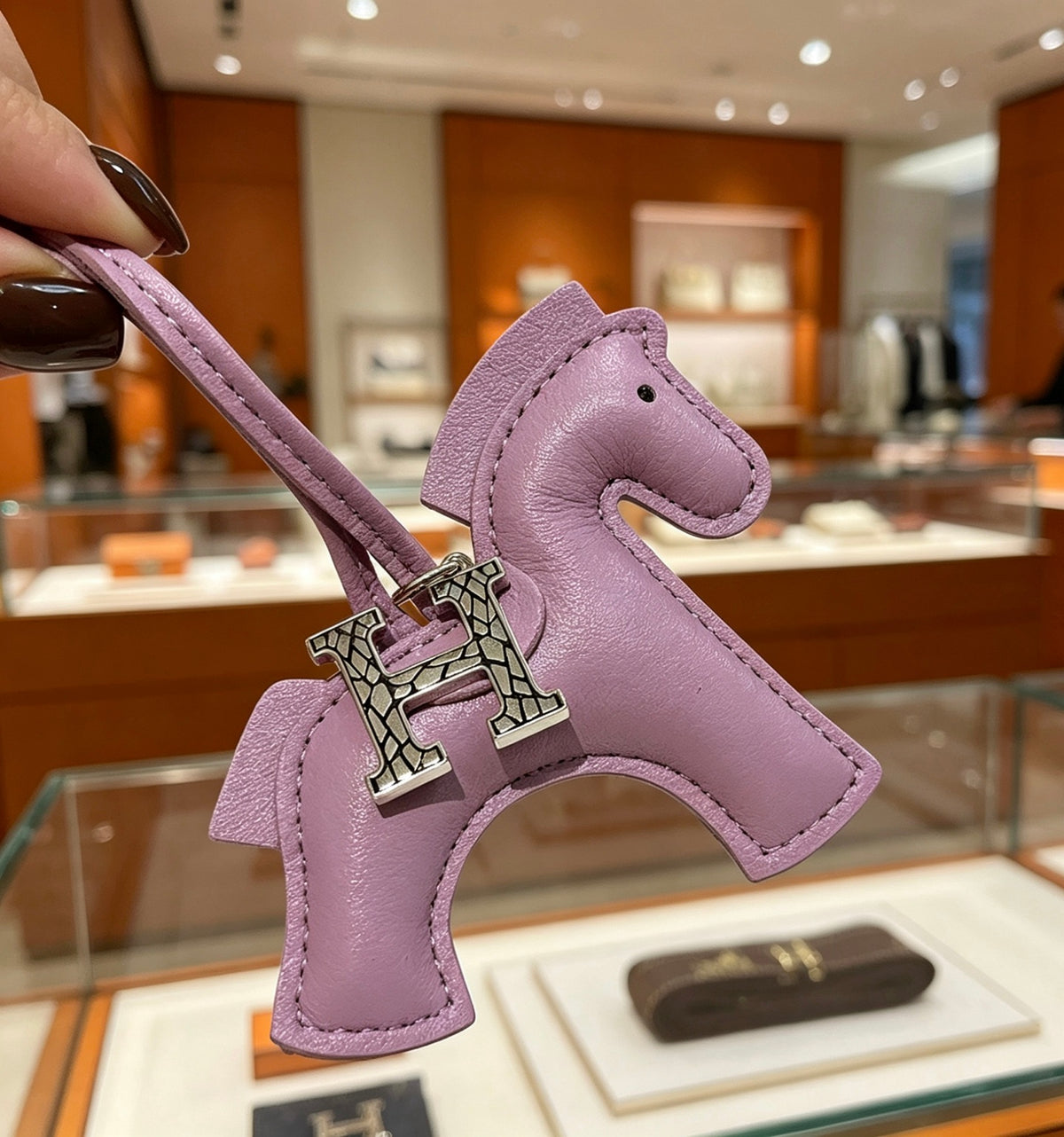 Horse Keychain in Silver-Tone – Design 027 side detail