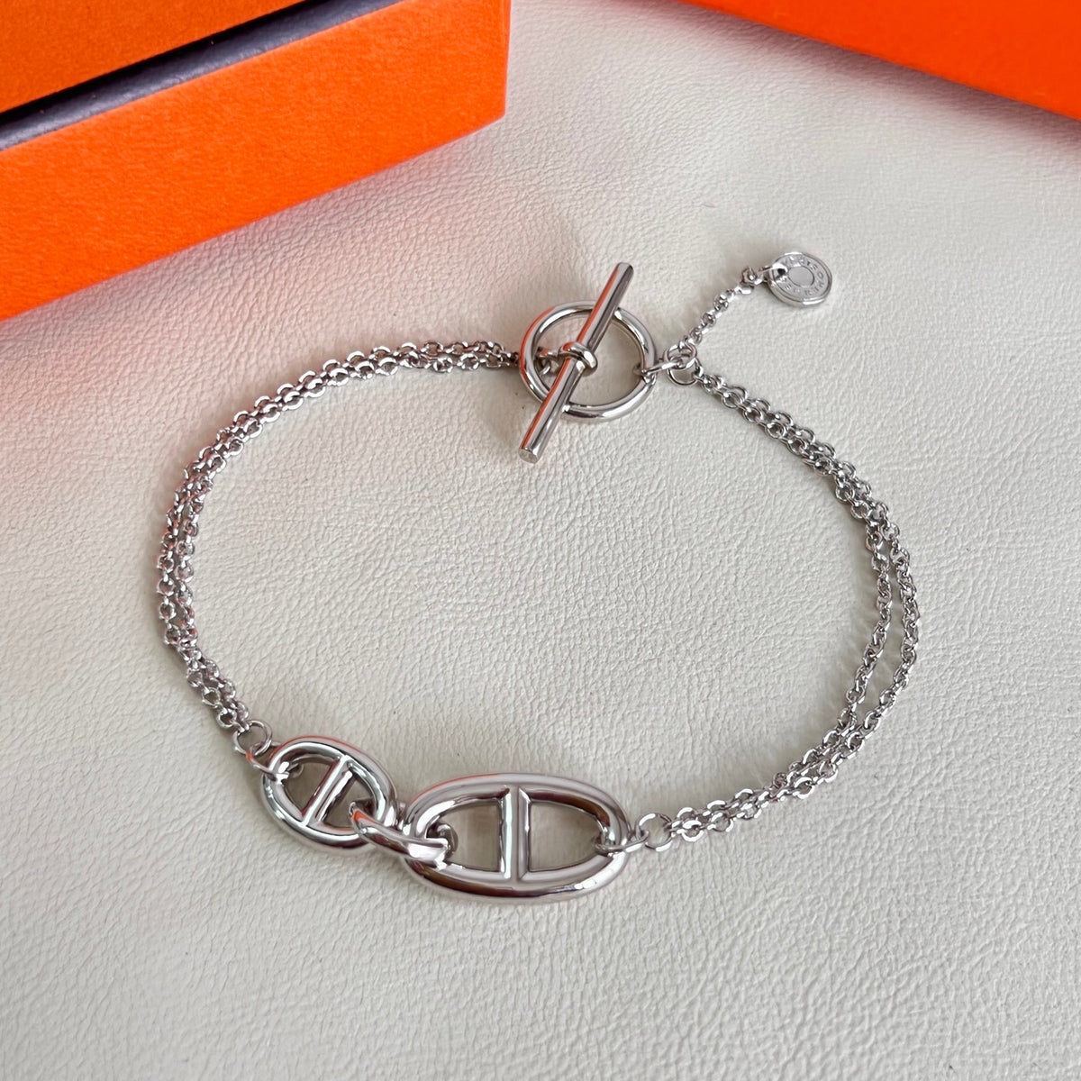 Horse Bracelet in Polished Metal-Tone – Design 006 close-up detail
