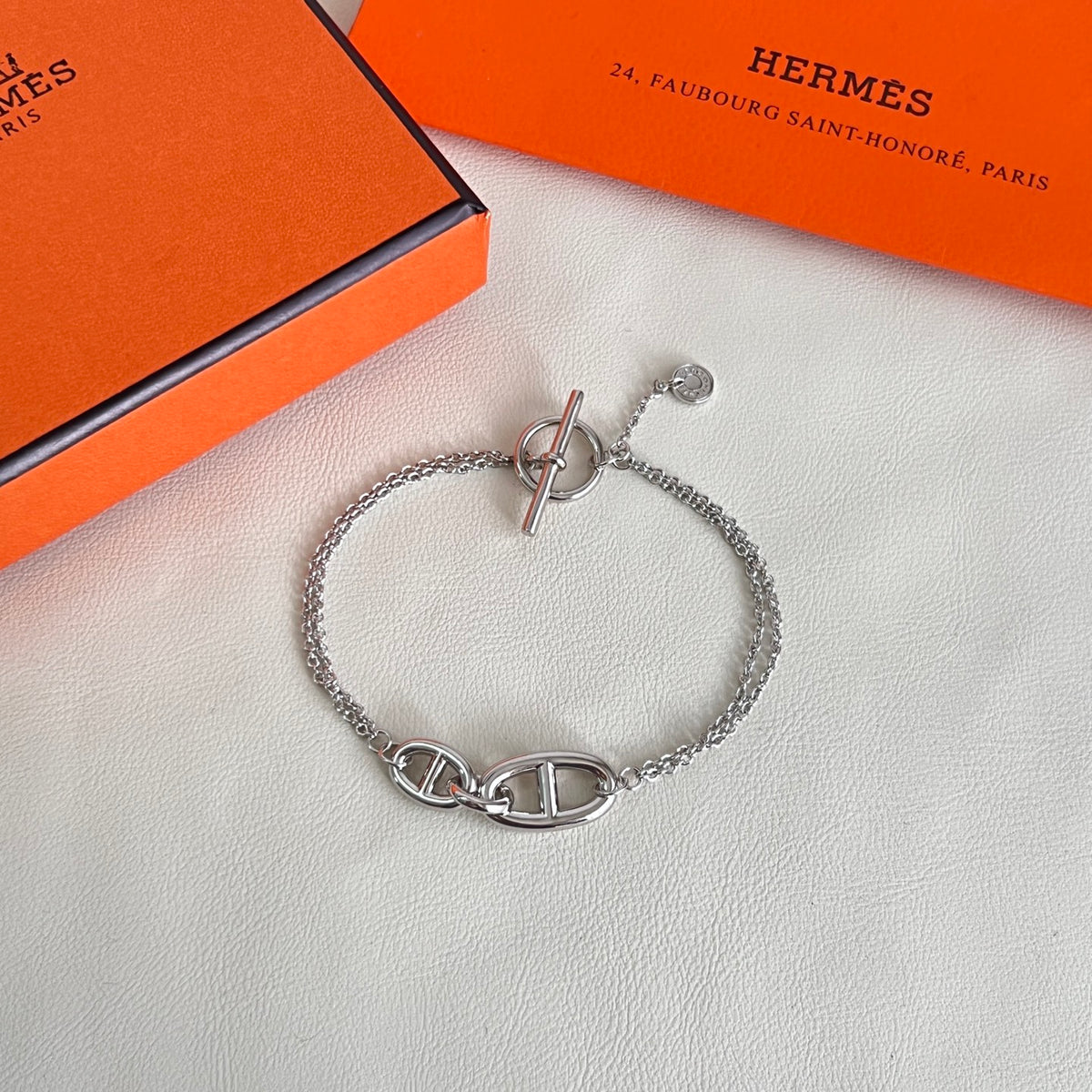 Horse Bracelet in Polished Metal-Tone – Design 006 detail view
