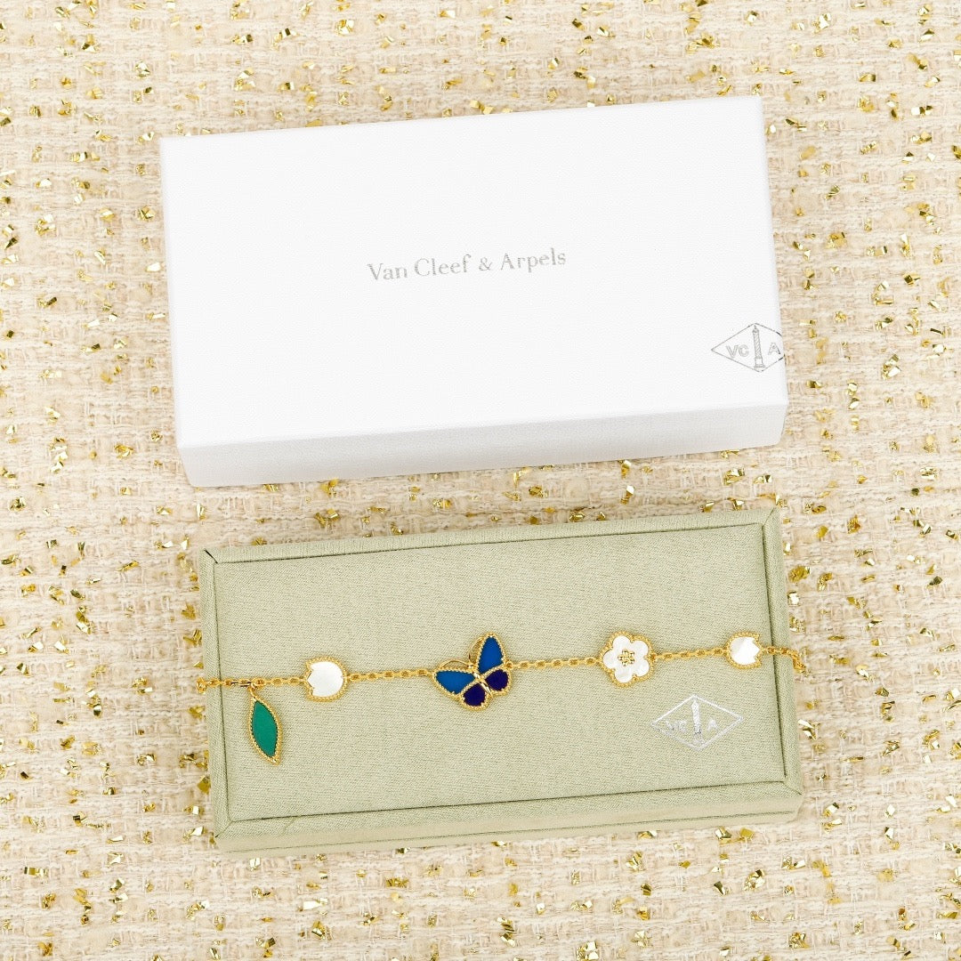 Clover Bracelet in Gold-Tone – Blue Butterfly detail view