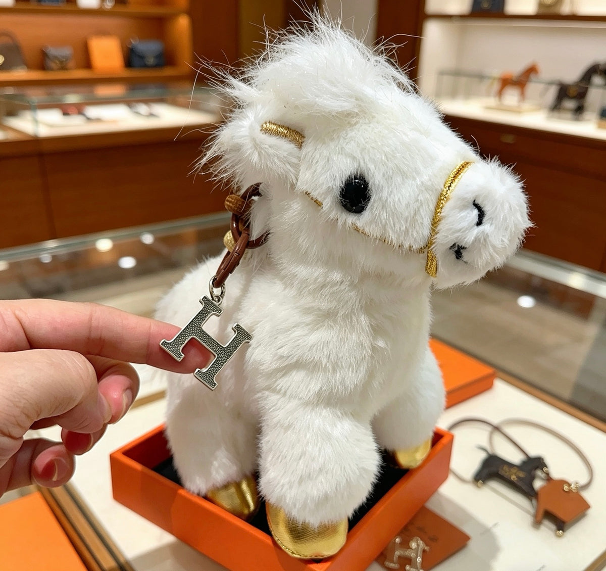Horse Keychain in Silver-Tone – Design 032 styled product view