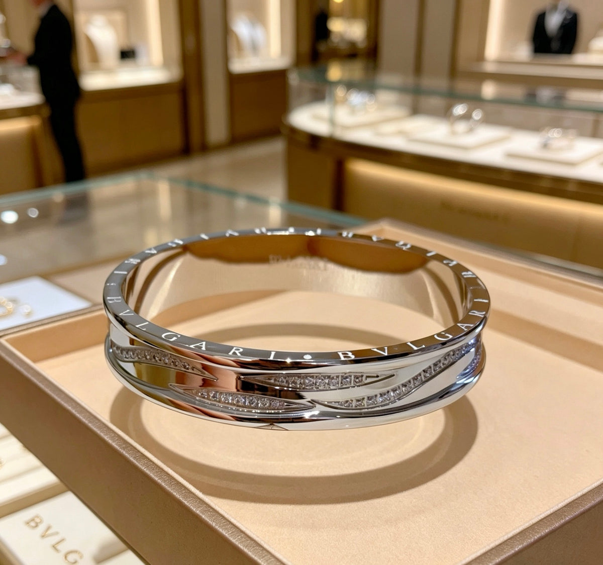 Serpentine Bangle in Polished Metal-Tone – Serpentine Detail – Design 010 main product view