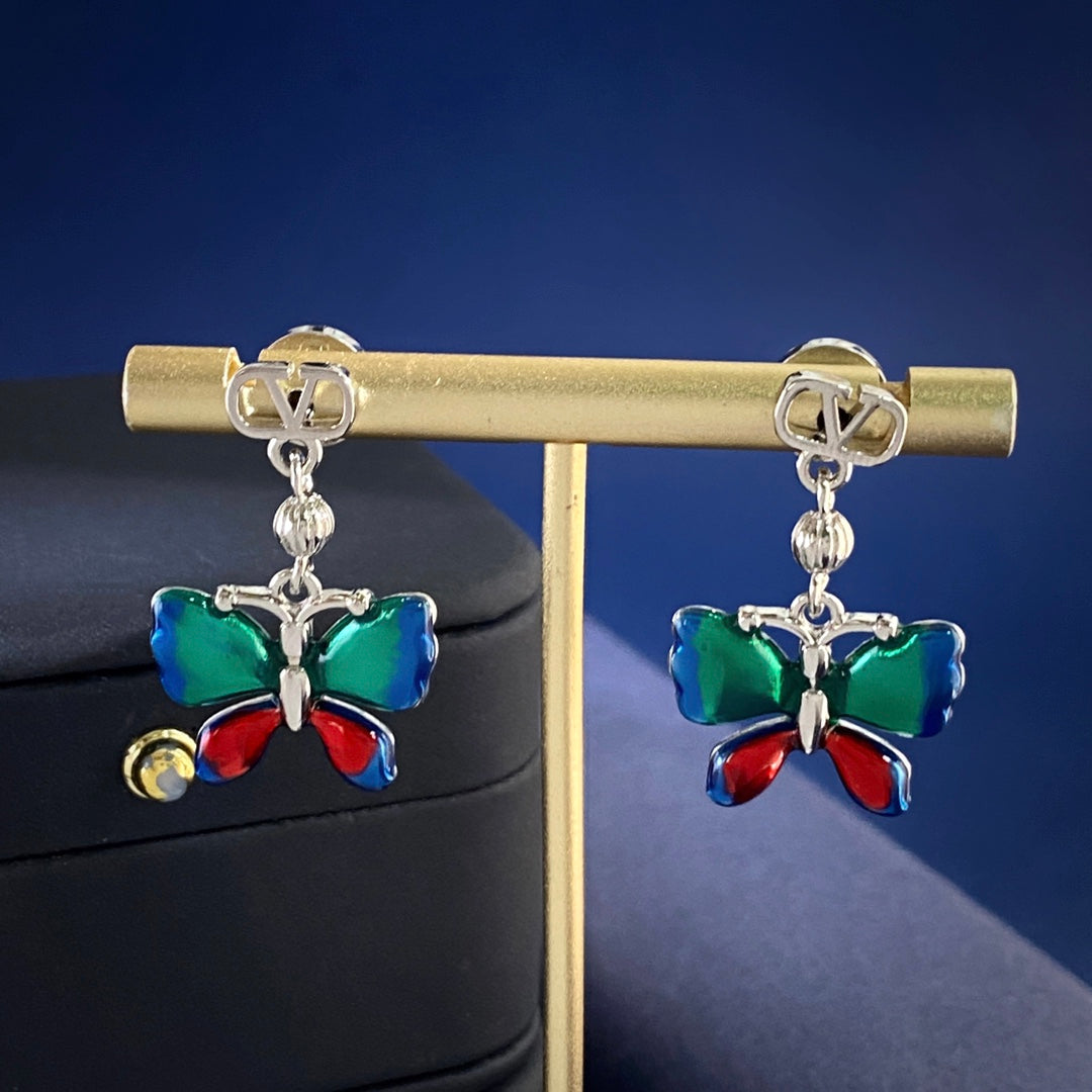 V Emblem Polished Stud Earrings – Design 02 close-up view