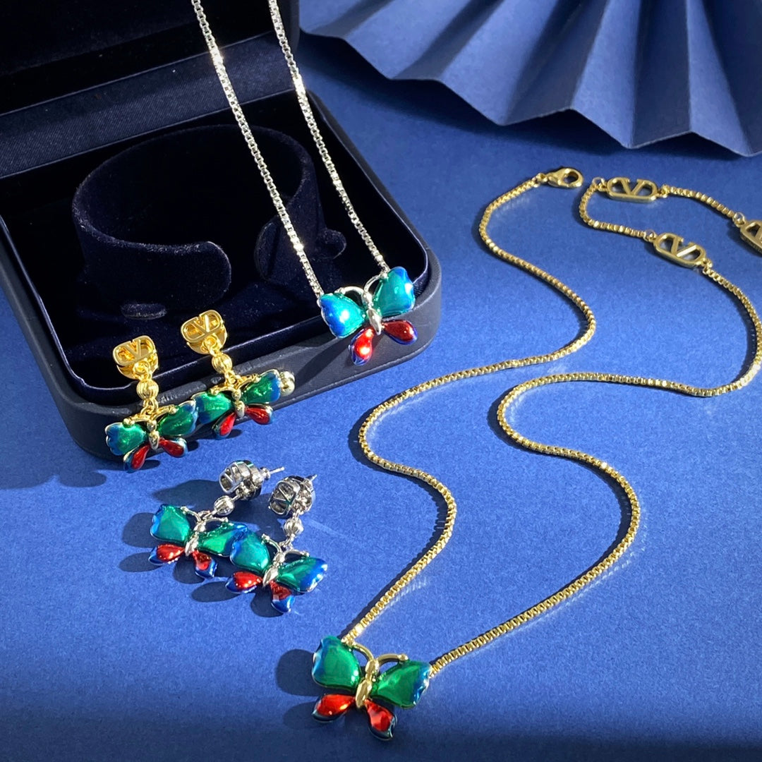 V Emblem Long Pendant Necklace – Design 01 front view