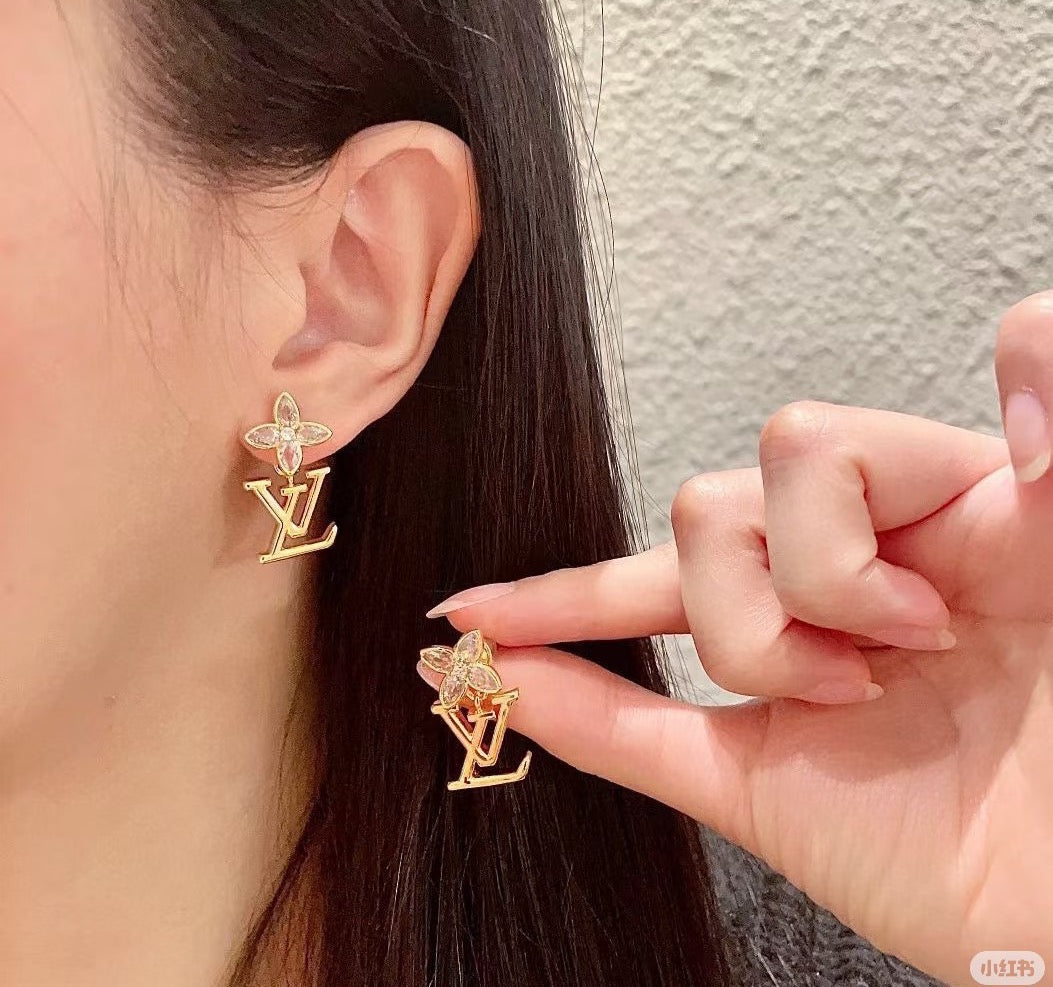 Geometric Emblem Stud Earrings in Polished Metal-Tone – Design 021 close-up detail
