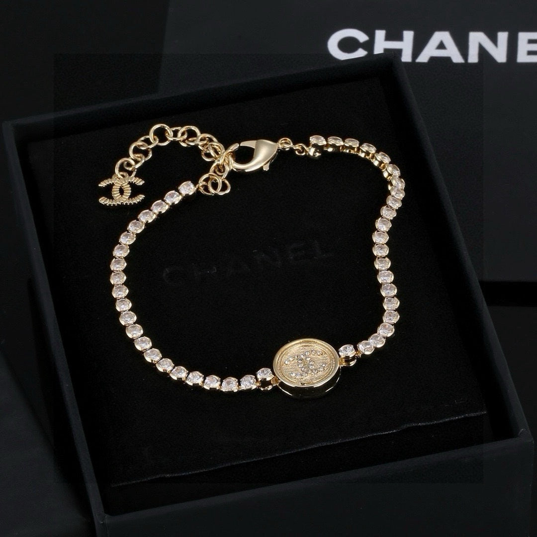 Double-C Emblem Bracelet in Gold-Tone – Design 004 side detail