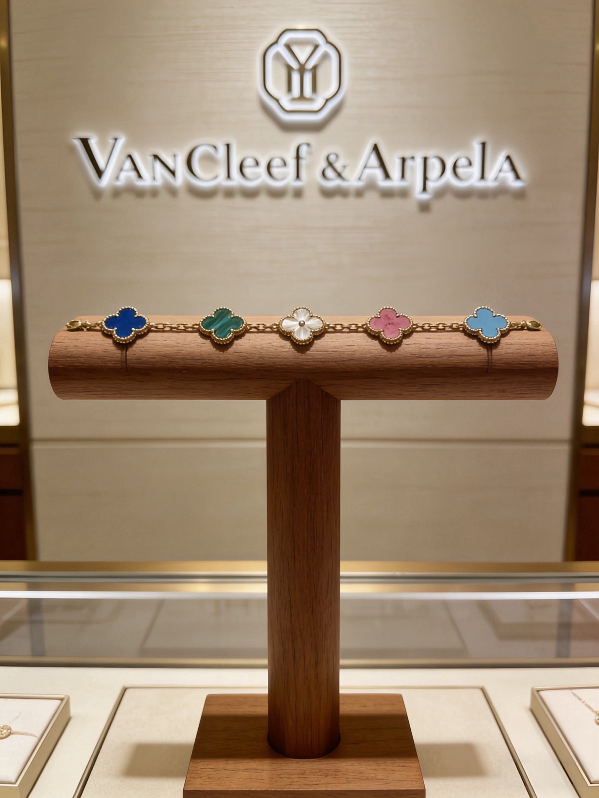 Clover Bracelet in Polished Metal-Tone – Multicolor – Design 16 front product view