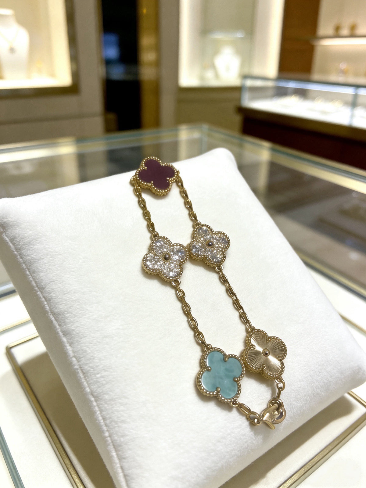 Clover Bracelet in Polished Metal-Tone – Multicolor – Design 14 detail view