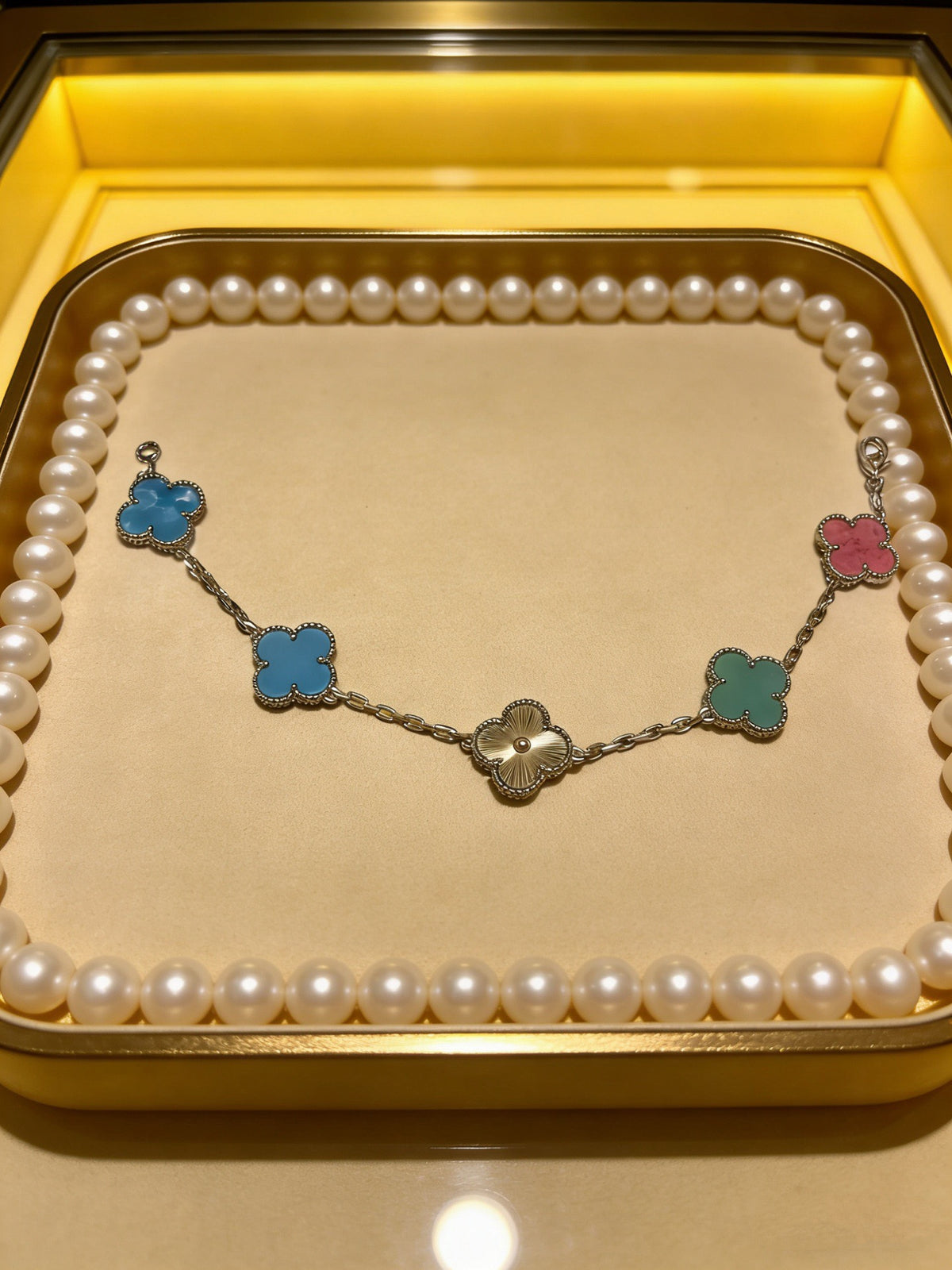 Clover Bracelet in Polished Metal-Tone – Multicolor – Design 05 styled product view