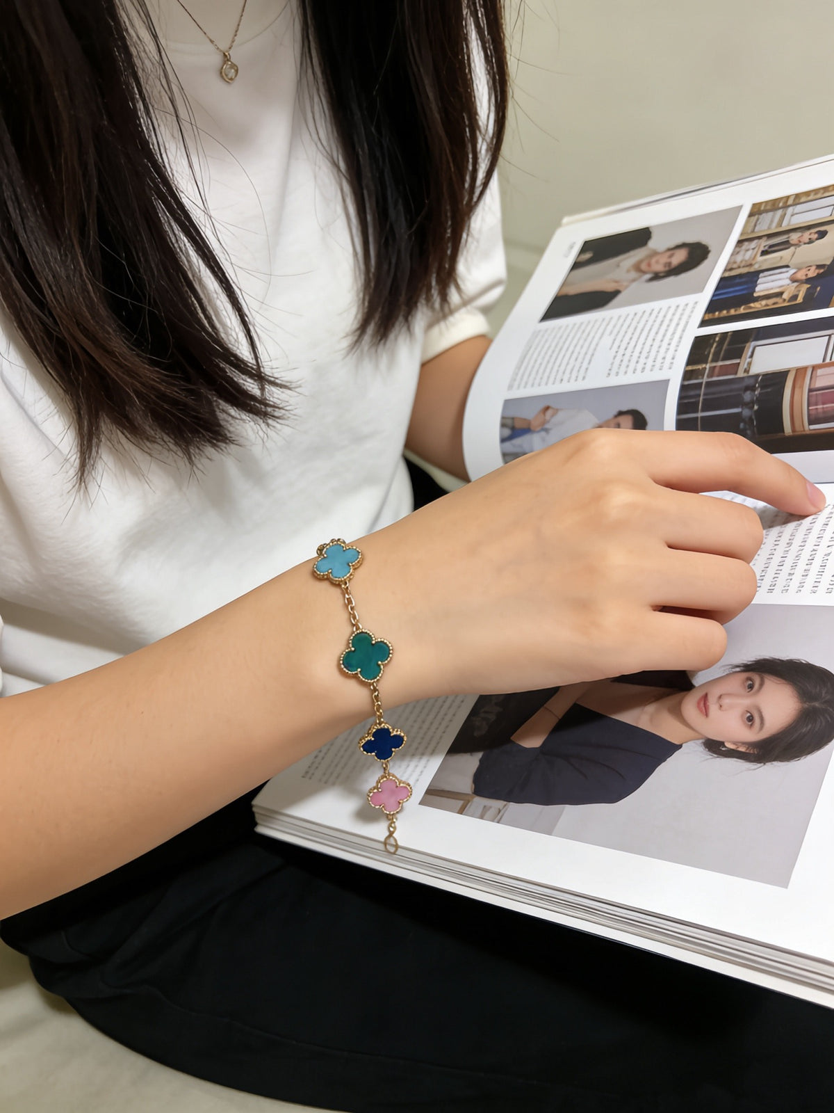 Clover Bracelet in Polished Metal-Tone – Multicolor – Design 04 close-up detail