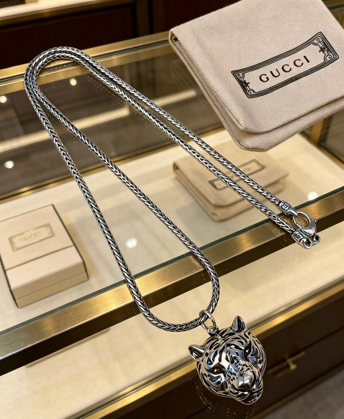 Double-G Emblem Pendant Necklace in Silver-Tone – Vintage Detail – Design 025 detail view