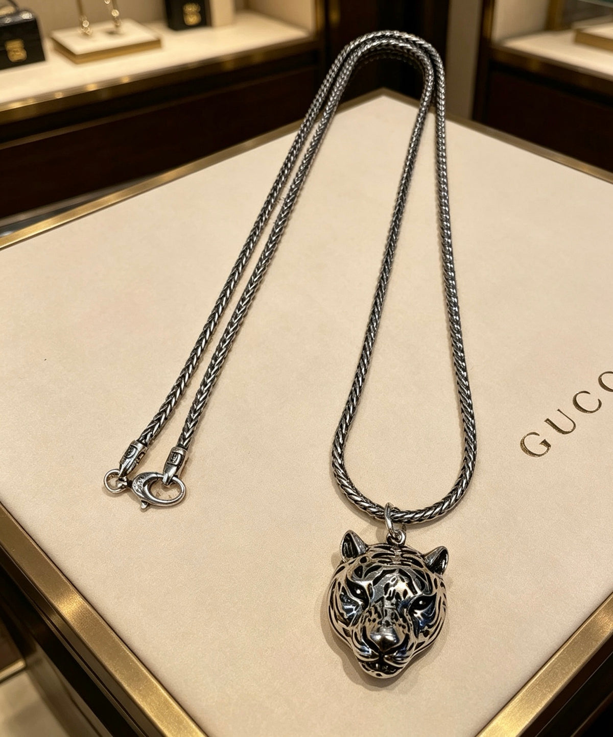 Double-G Emblem Pendant Necklace in Silver-Tone – Vintage Detail – Design 025 main product view