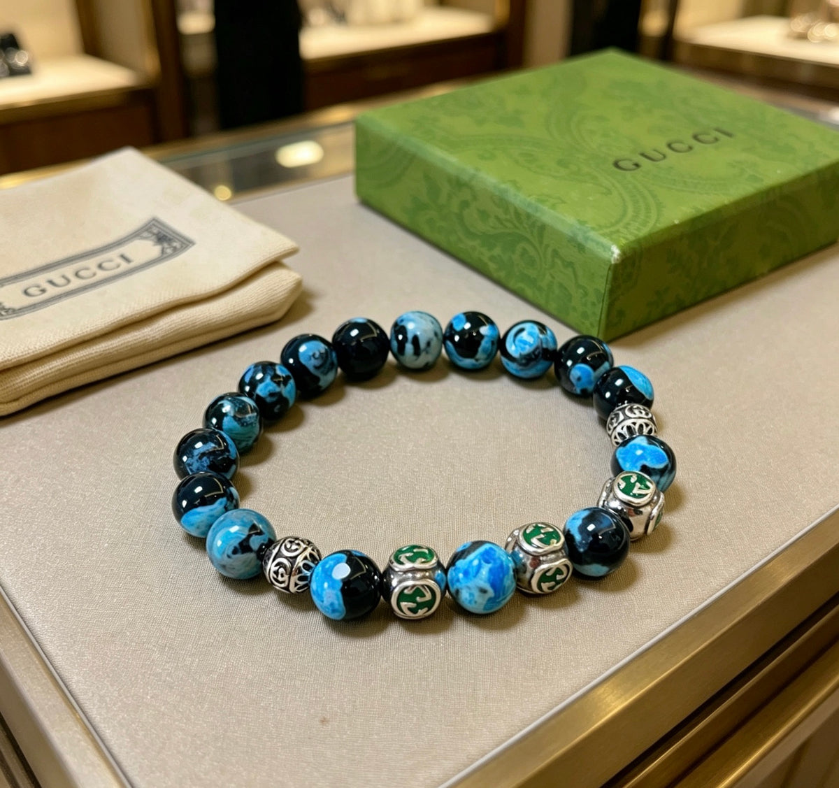 Double-G Emblem Beaded Bracelet in Polished Metal-Tone – Agate Detail – Design 014 close-up detail