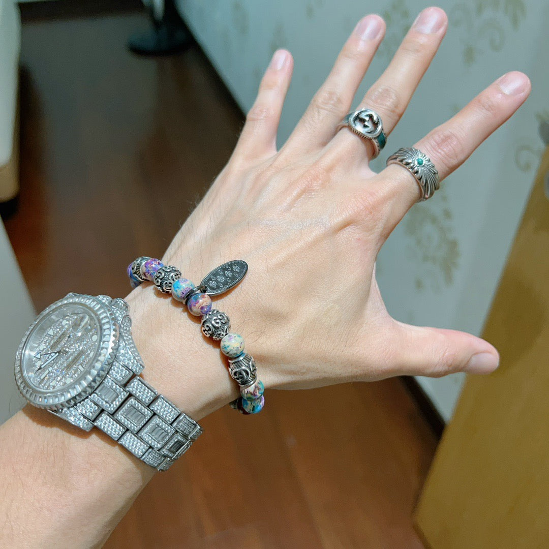 Double-G Emblem Bracelet in Polished Metal-Tone – Design 011 detail view