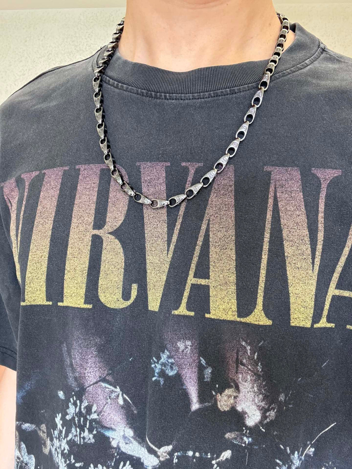 Chain Pendant Necklace in Polished Metal-Tone – Vintage Detail – Design 003 side detail