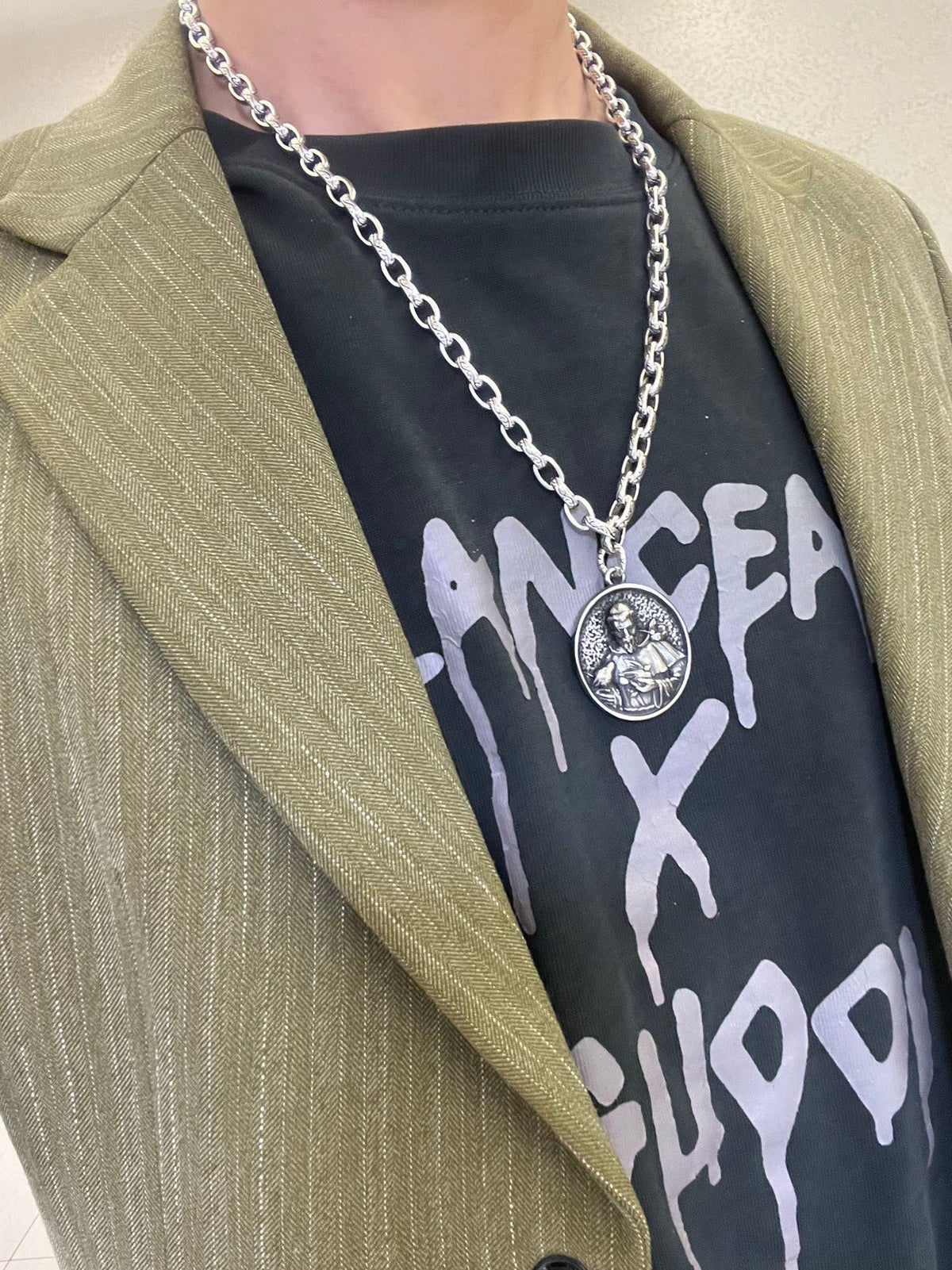 Double-G Emblem Pendant Necklace in Polished Metal-Tone – Design 124 detail view