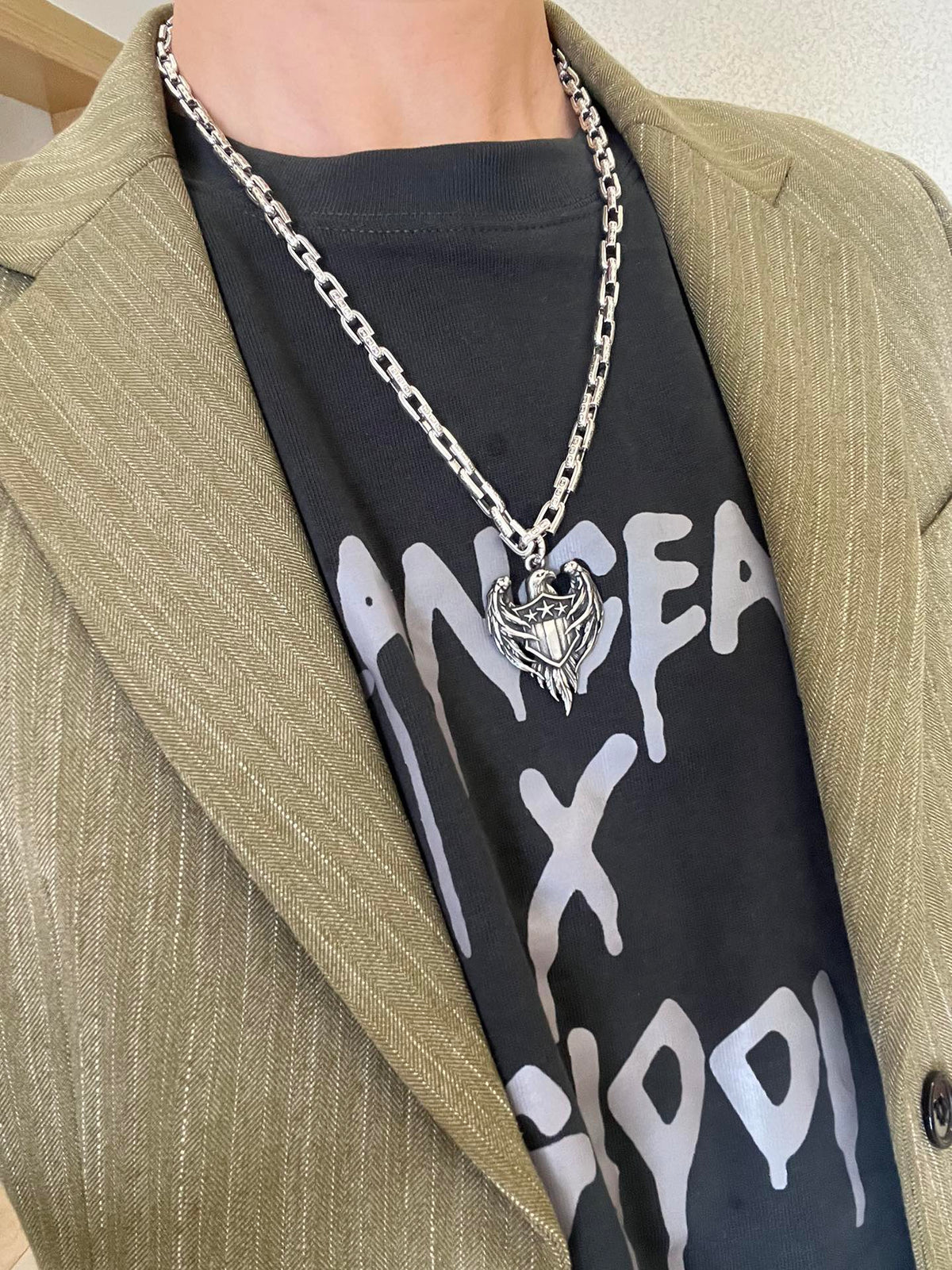 Double-G Emblem Pendant Necklace in Polished Metal-Tone – Vintage Detail – Design 031 detail view