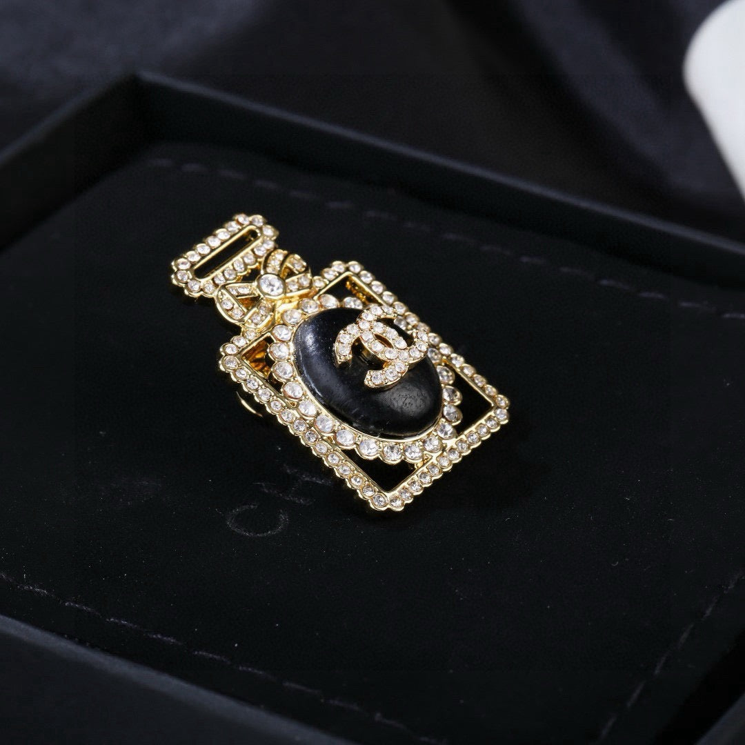 Signature Emblem Brooch in Polished Metal-Tone – Design 021 side detail