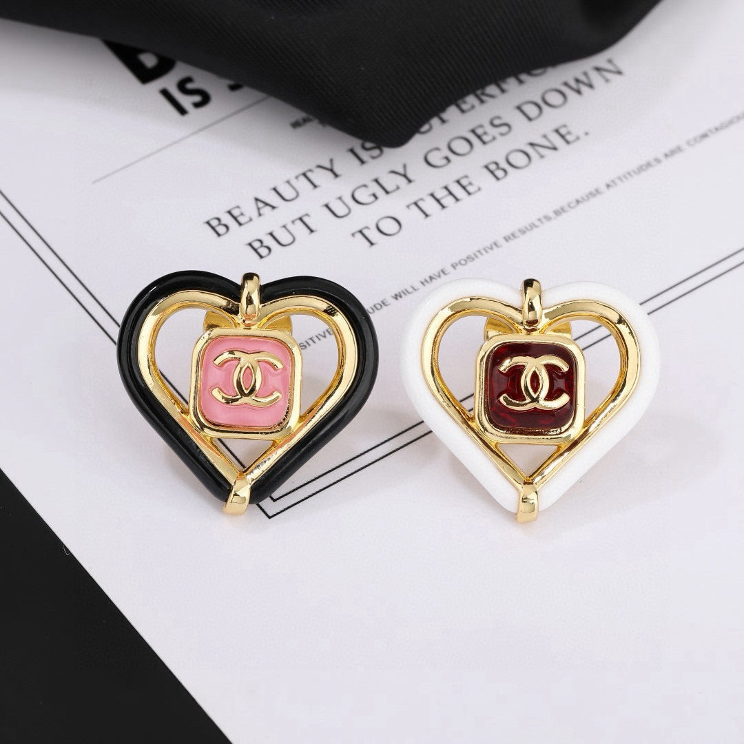 Double-C Emblem Brooch in Polished Metal-Tone – Design 028 front product view