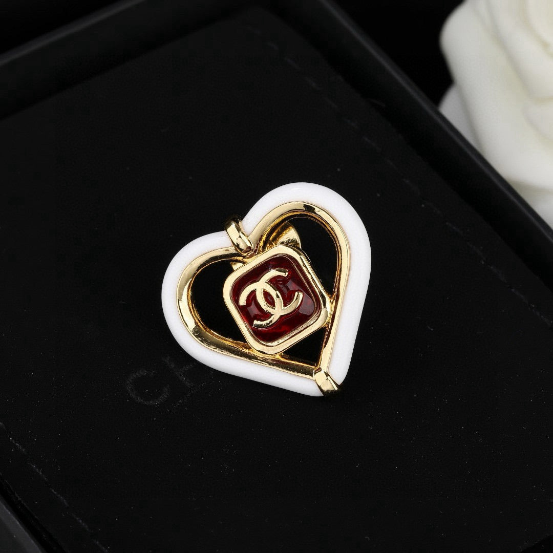 Double-C Emblem Brooch in Polished Metal-Tone – Design 028 close-up detail