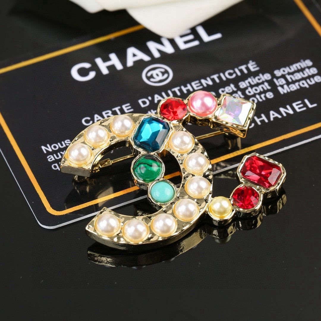 Double-C Emblem Brooch in Polished Metal-Tone – Pearl Detail – Design 005 detail view