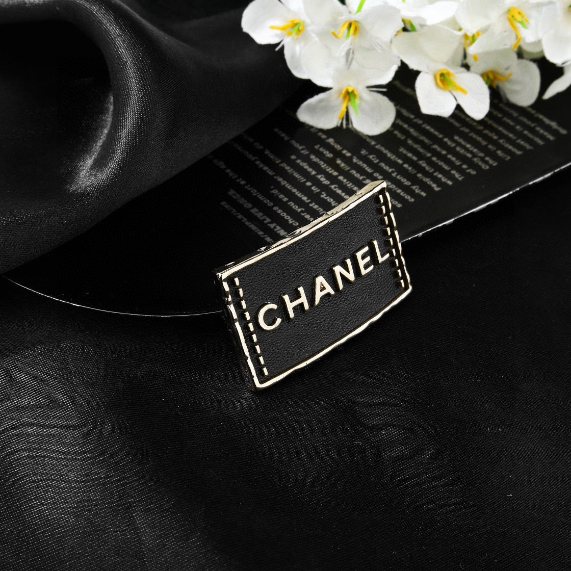 Double-C Emblem Brooch in Polished Metal-Tone – Design 026 main product view