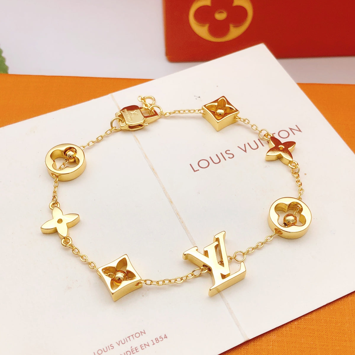 Geometric Emblem Bracelet in Gold-Tone – Design 056 side detail