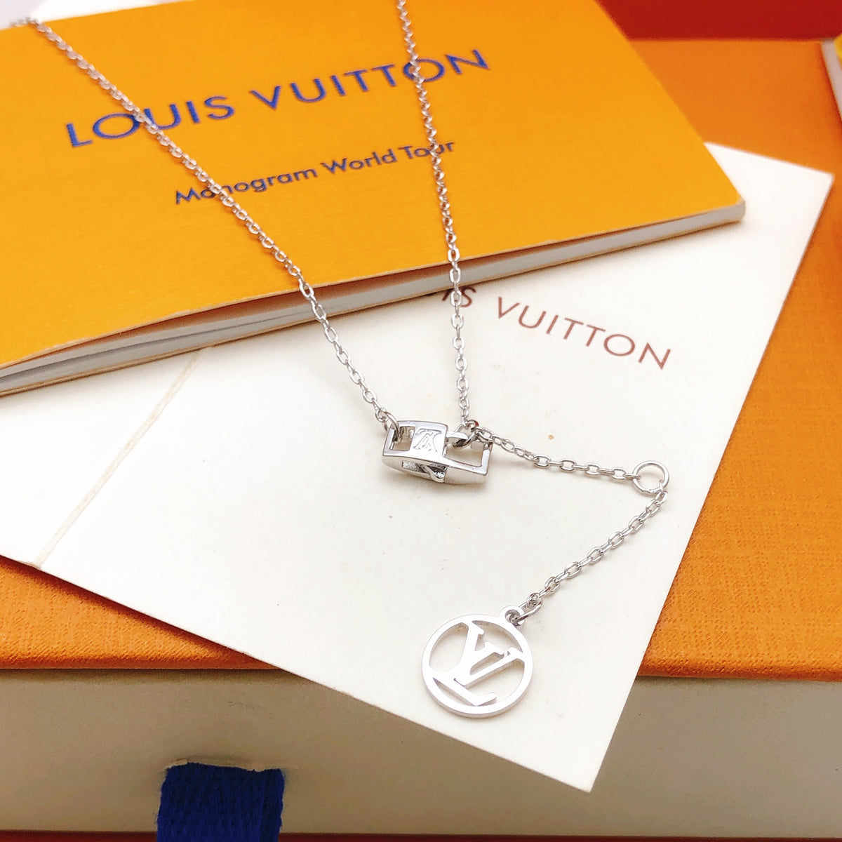 Floral Pendant Necklace in Silver-Tone – Silver Detail – Design 002 side detail