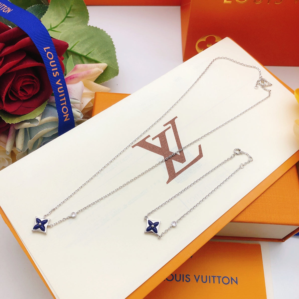 Geometric Emblem Bracelet in Gold-Tone – Blue Detail – Design 007 close-up detail