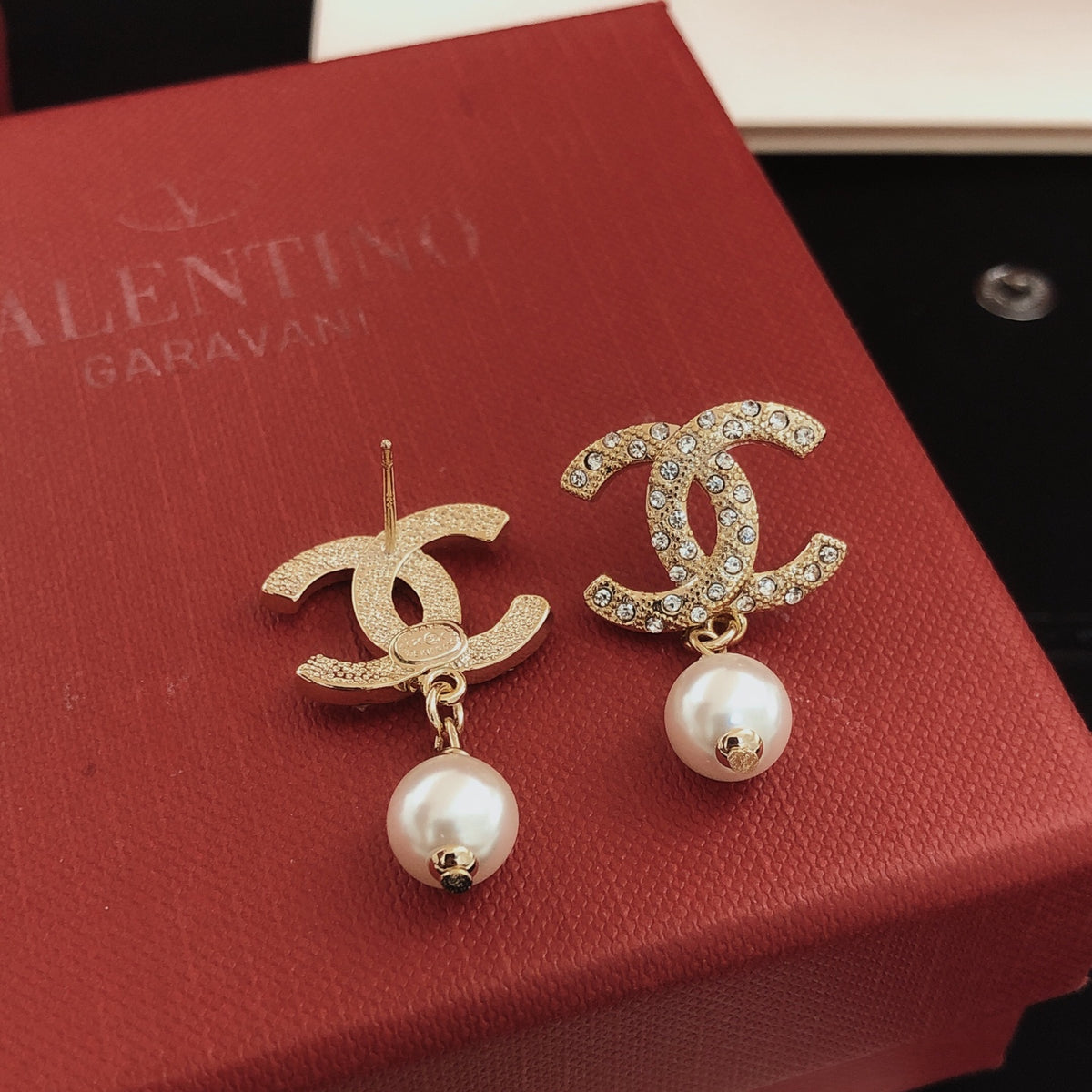 Pearl Pearl-Detail Stud Earrings – Pearl Detail – Design 005 side detail