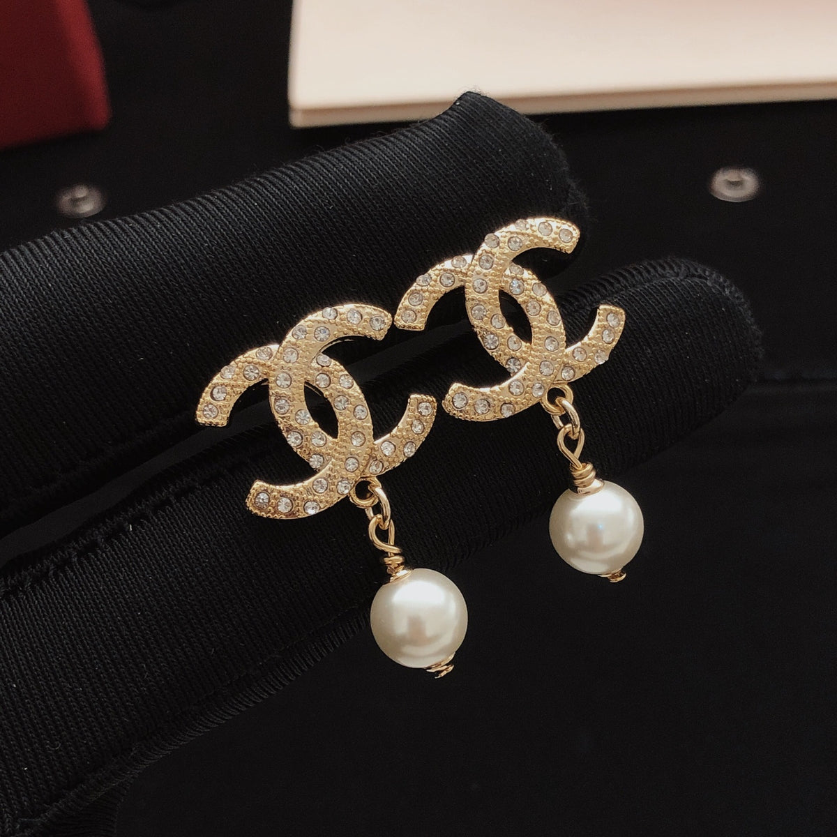 Pearl Pearl-Detail Stud Earrings – Pearl Detail – Design 005 main product view