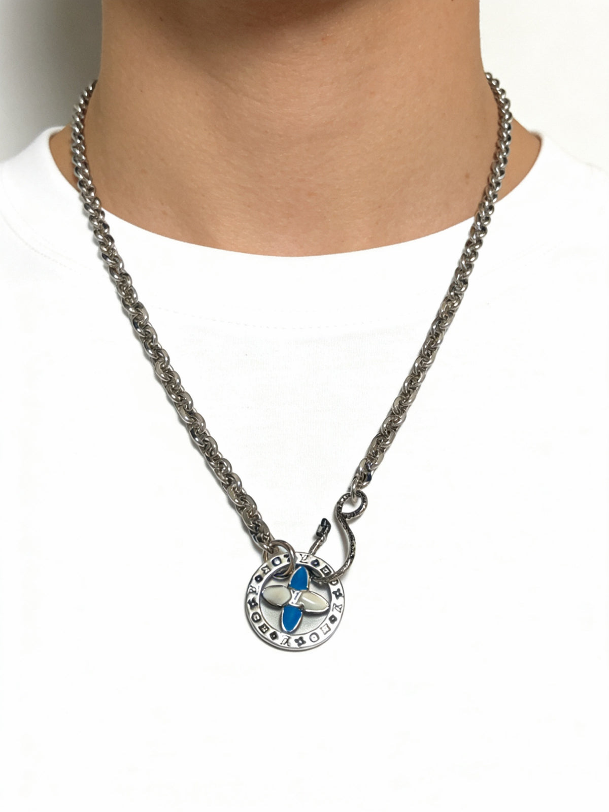 Chain Pendant Necklace in Silver-Tone – Design 024 side detail