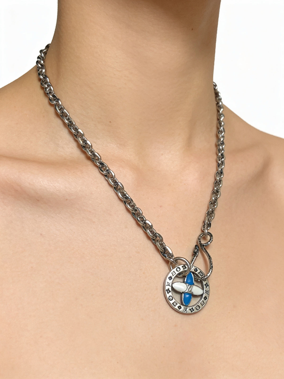 Chain Pendant Necklace in Silver-Tone – Design 024 close-up detail